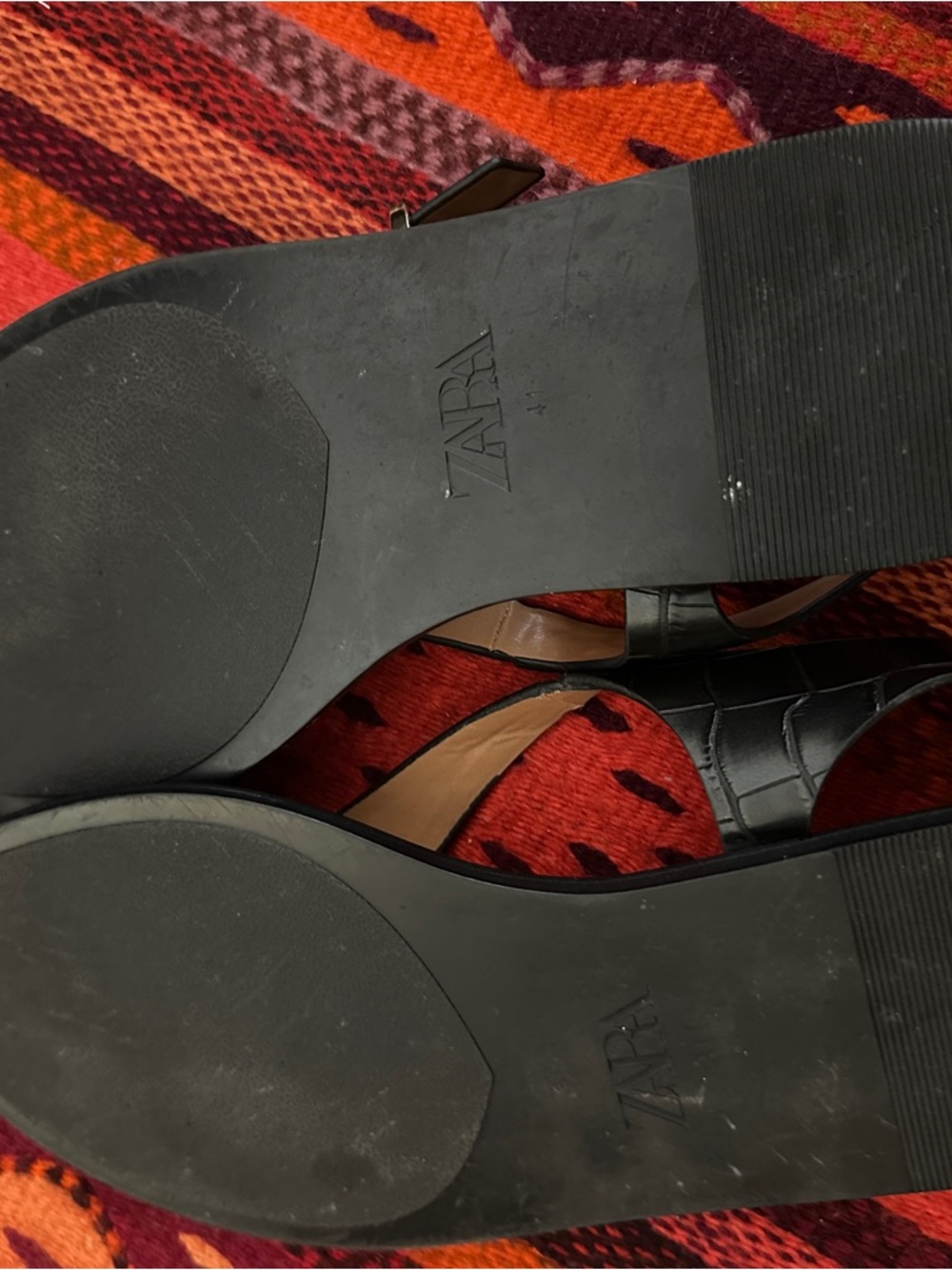 ZARA Black Croc-Textured T-Strap Sandals - Picture 3 of 4